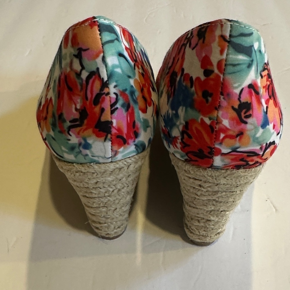 NWOT Kelly & Katie colorful Floral heeled Wedge Espadrilles with front knot - Picture 5 of 8